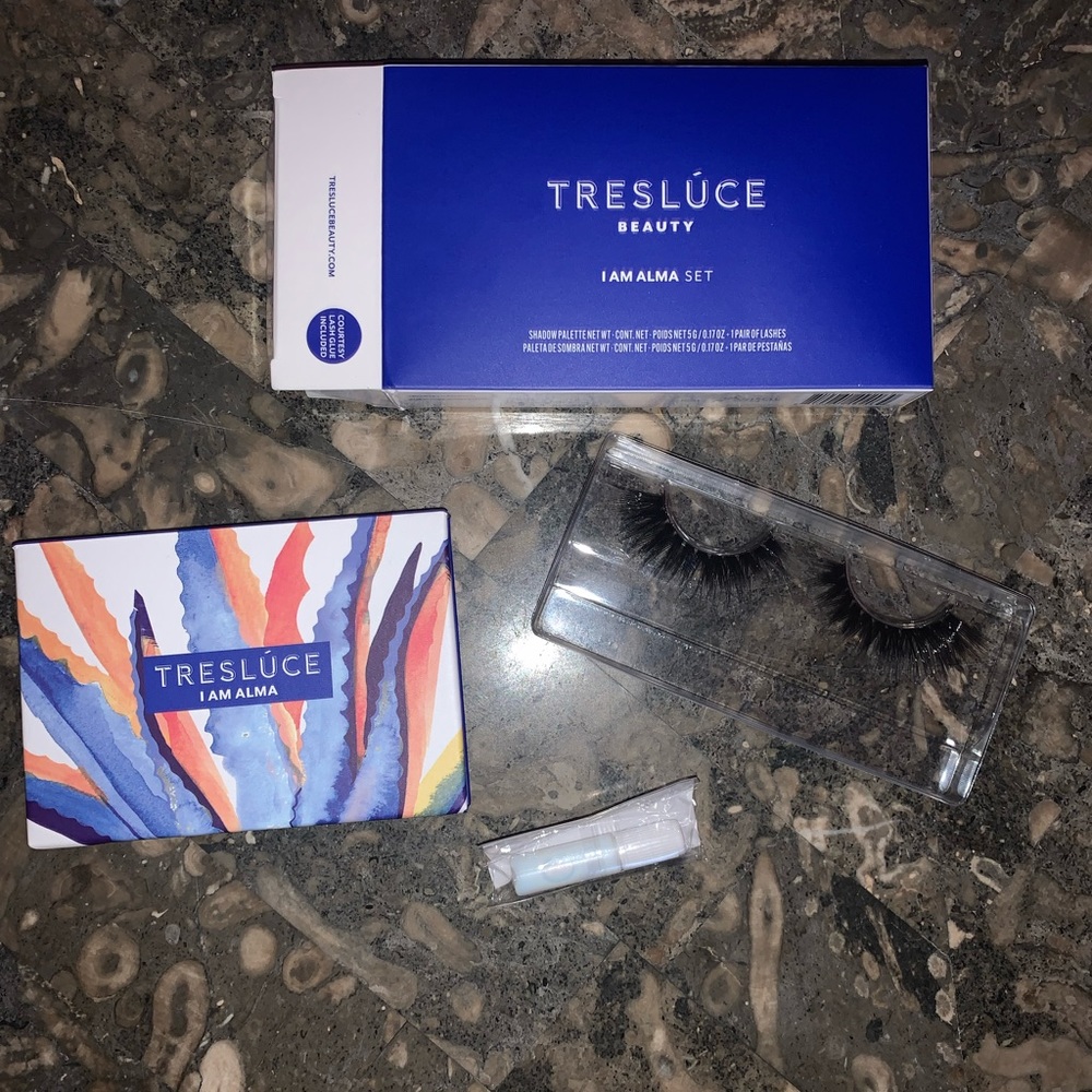Tresluce eyeshadow palette and lashes set